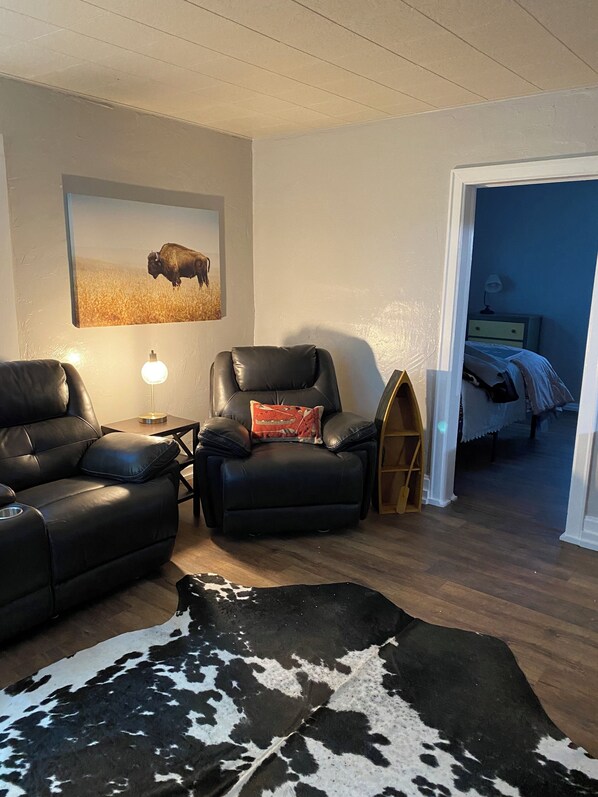 2 chambres, fer et planche à repasser, Wi-Fi, draps fournis