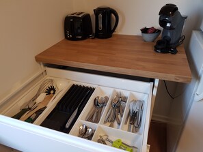 Comfort Apartment | Private kitchen | Coffee/tea maker, electric kettle, toaster, high chair - Billund Retreat - 5 bedroom House (Billund)