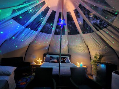 Milky Way with AC and WiFi, glamping near Houston