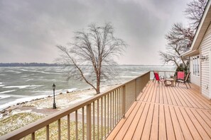 Terrace/patio - Massive 3 bedroom on the Lake! (Howard Lake)