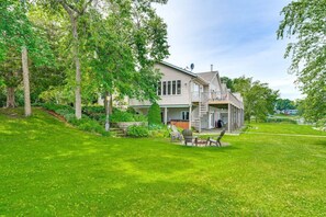 Exterior - Large 2 bedroom on the water! (Howard Lake)