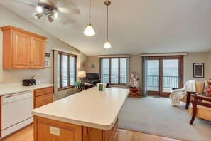 TV, fireplace - Large 2 bedroom on the water! (Howard Lake)