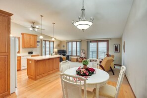 TV, fireplace - Large 2 bedroom on the water! (Howard Lake)