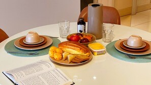 Basic Apartment | Dining