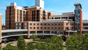 A modern building with multiple floors, a central atrium, and a glass tower. - Eden Studio | Free Parking, Central, Gym Fast WIFI (Minneapolis)
