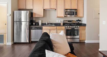 Eden Studio | Free Parking, Central, Gym Fast WIFI