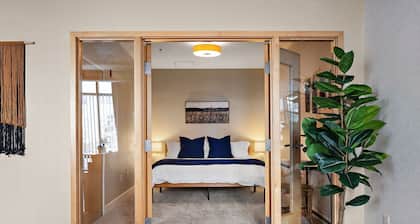 Central, Free Parking, Gym, Fast Wifi | Avry Apt