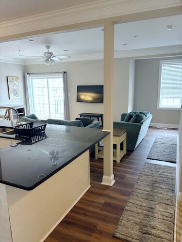 Unit 2 South - New Flooring Stairs & Hallways 2026 4bed/3.5 bath/3 car garage