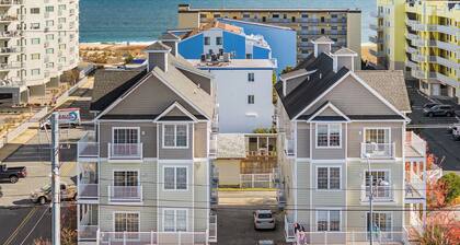 Unit 2 South - 4bed/3.5 bath/3 car garage ocean block townhome