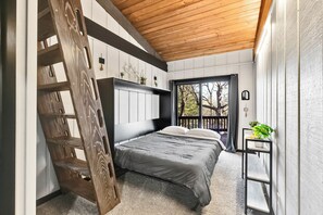 7 bedrooms, desk, iron/ironing board, travel cot