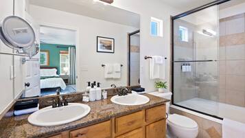 Amenidades de baño ecológicas, secadora de cabello, toallas