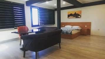高级套房, 海景 | 1 多间卧室、高档床上用品、迷你吧、办公桌