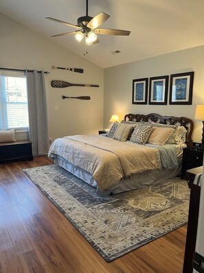 3 chambres, fer et planche à repasser, lit parapluie, Wi-Fi gratuit