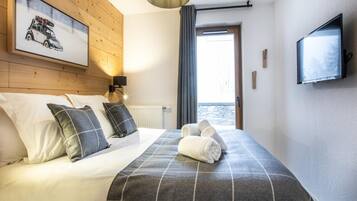 2 bedrooms, bed sheets