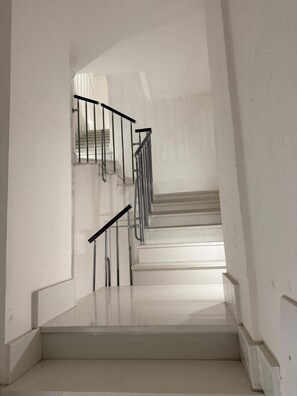 Interior - Resta Cu Mme a Chiaia (Napoli)