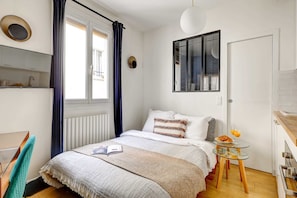 Bureau, fer et planche à repasser, lit parapluie, Wi-Fi gratuit