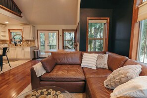 Smart TV, table tennis - Pleasant Meadows Riverside! 2 bedroom/Hot Tub/Starlink internet/Air Conditioning (Beaver)