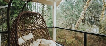 Pleasant Meadows Riverside! 2 bedroom/Hot Tub/Starlink internet/Air Conditioning