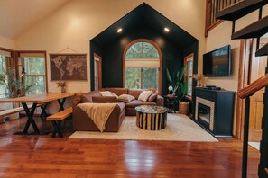 Smart TV, table tennis - Pleasant Meadows Riverside! 2 bedroom/Hot Tub/Starlink internet/Air Conditioning (Beaver)