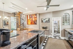 Fridge, oven, stovetop, dishwasher