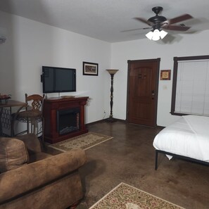 Apartment | 1 bedroom - Unit 3 Champagne Terminal Stylish Stay (Fredericksburg)