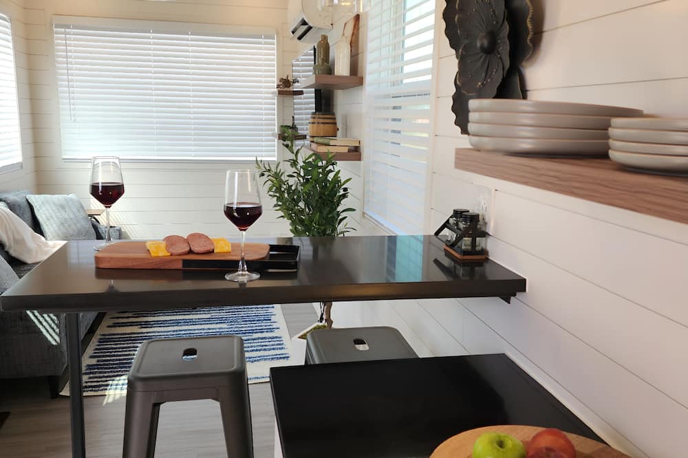 Unit 7 Napa Valley Station Stylish Stay - Albert, TX