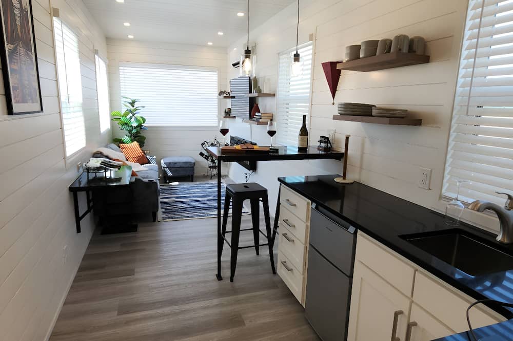 Unit 9 Barossa Junction Stylish Stay - Albert, TX