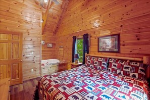 Apartment | 2 bedrooms - Backwoods Secluded Cabin Escape for 8 Guests (Pigeon Forge)