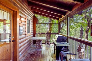 Apartment | 2 bedrooms - Backwoods Secluded Cabin Escape for 8 Guests (Pigeon Forge)