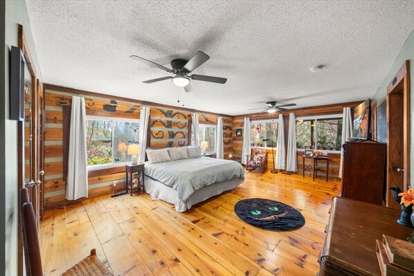 Apartment | 2 bedrooms - Downtown Vibes With BBQ Hot Tub Games (Gatlinburg)