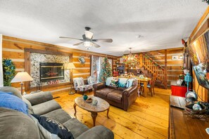 Apartment | 2 bedrooms - Downtown Vibes With BBQ Hot Tub Games (Gatlinburg)