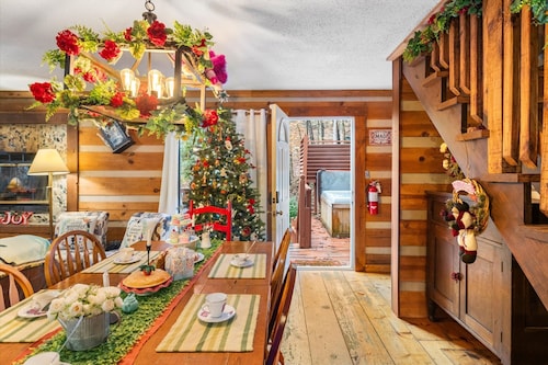 Downtown Vibes With BBQ Hot Tub Games