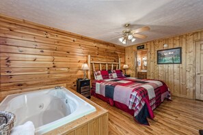 2 bedrooms - Smoky Mtn Lux Cabin Hot Tub Pool Views (Sevierville)