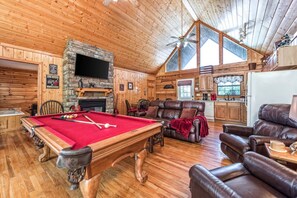 Apartment | 2 bedrooms - Smoky Mtn Lux Cabin Hot Tub Pool Views (Sevierville)