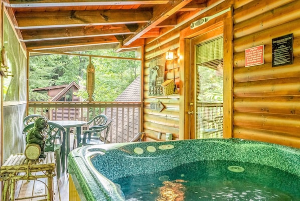 Apartment | 1 bedroom - Relaxing Eagles Ridge Getaway Hot Tub (Pigeon Forge)
