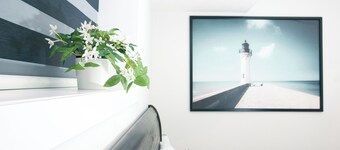 Comfy & Modern 2 Bedroom Guest Suite with King Bed