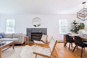 Smart TV, fireplace, books, offices - The Lane House | Private Beach Escape (Orient)