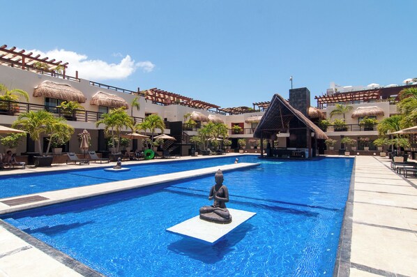 Outdoor pool - Aldea Thai Tropical Oasis near the Beach (Playa del Carmen)