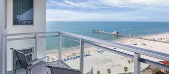 Upscale 2 BR Presidential Suite sleeps up to 8 ppl on the beach in Clearwater FL