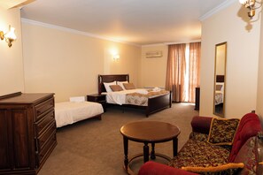 ملاءات للفراش لا تسبب الحساسية ومكتب ومساحة عمل للكمبيوتر المحمول