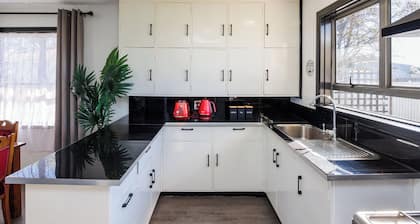 Dannevirke Lodge - Dannevirke Holiday Home