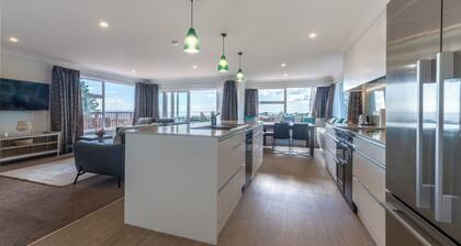 Beachview Bliss - Clarks Beach Holiday Home