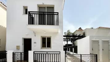 ๋น๋ผ | 3 ๊ฐ์ ์นจ์ค