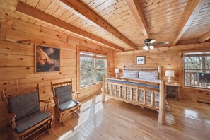 9 habitaciones, escritorio y tabla de planchar con plancha