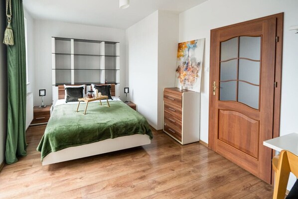 1 bedroom, iron/ironing board, free WiFi, bed sheets - Poznań Grunwald - 51m2, Balcony - by Rentujemy (Poznań)