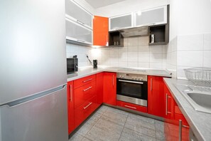 Fridge, microwave, oven, stovetop - Poznań Grunwald - 51m2, Balcony - by Rentujemy (Poznań)