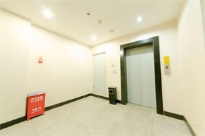 Unclassified image, 2 of 12, button - Lin Luo Hotel (Shijiazhuang Time Street) (Shijiazhuang)