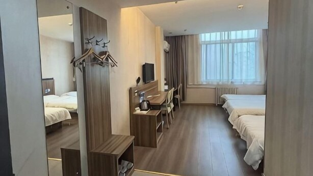 A hotel room with a bed, a desk, a chair, a mirror, and a window. - Lin Luo Hotel (Shijiazhuang Time Street) (Shijiazhuang)