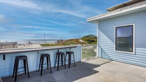 Interior - Oceanfront 2BR + Rooftop Deck, & Beach Access Strand Way B (Oceano)