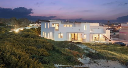 Oceanfront 2BR + Rooftop Deck, & Beach Access Strand Way B